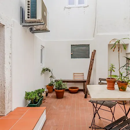 Alfama Pateo Lisboa